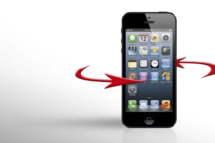 Cycloramic uses the iPhone's vibration motor to spin it in a circle