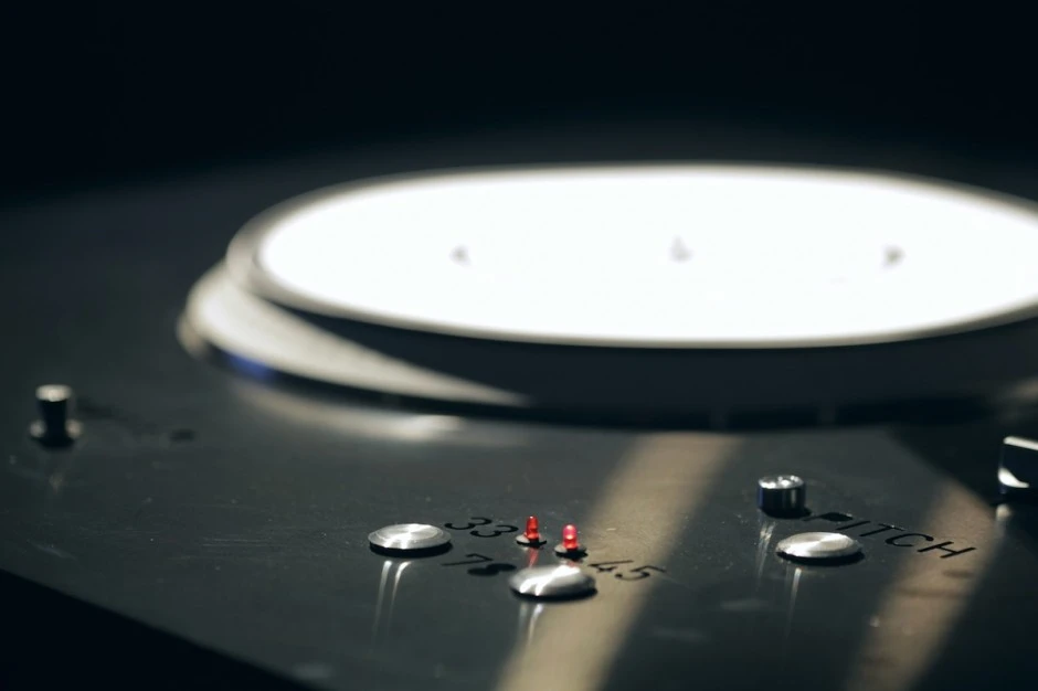 The Dyskograf is set to appear in Paris on November 16 and 17, as part of Festival Visiosonic