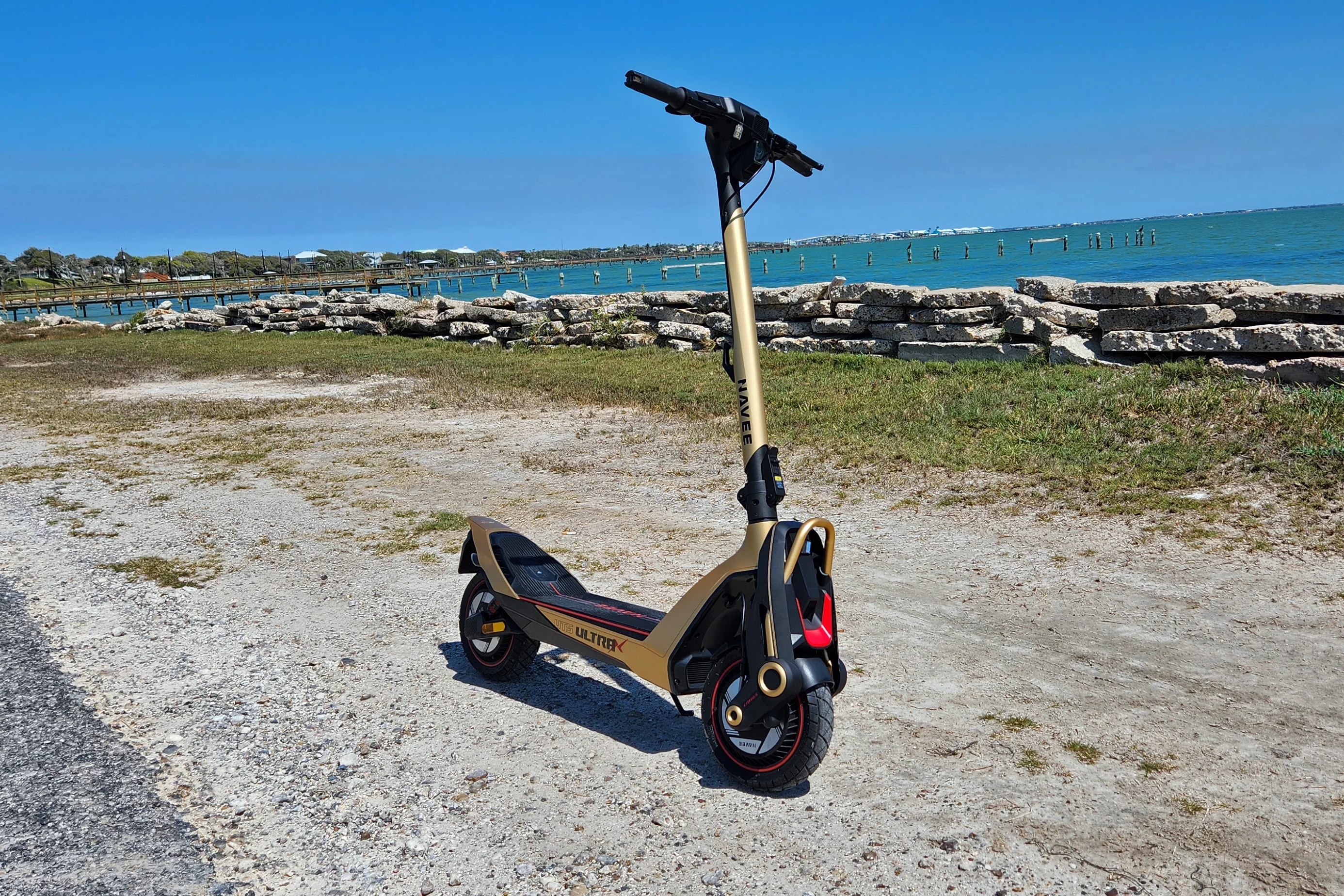 The front end is interesting looking, to say the least. That handle on the front fork is convenient for mounting my dashcam that I always have on now