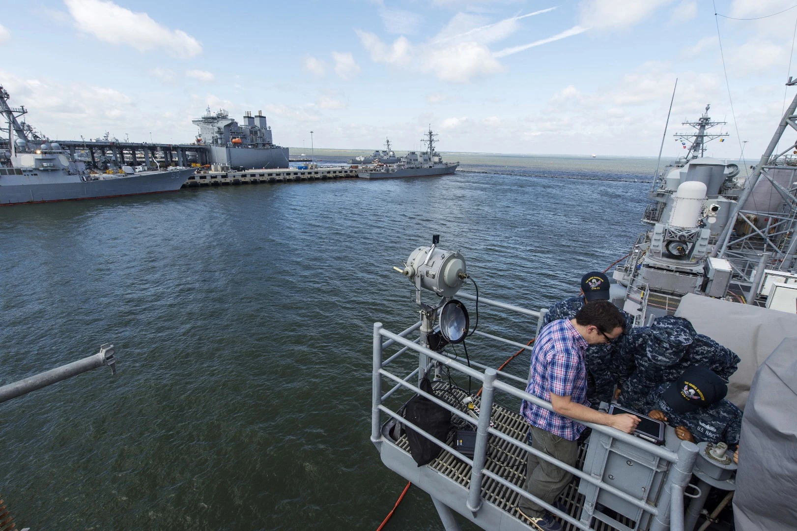 Sailors aboard the guided-missile cruiser USS Monterey (CG 61) communicate with the guided-missile destroyer USS Stout (DDG 55) during a test of the Flashing Light to Text Converter (FLTC)