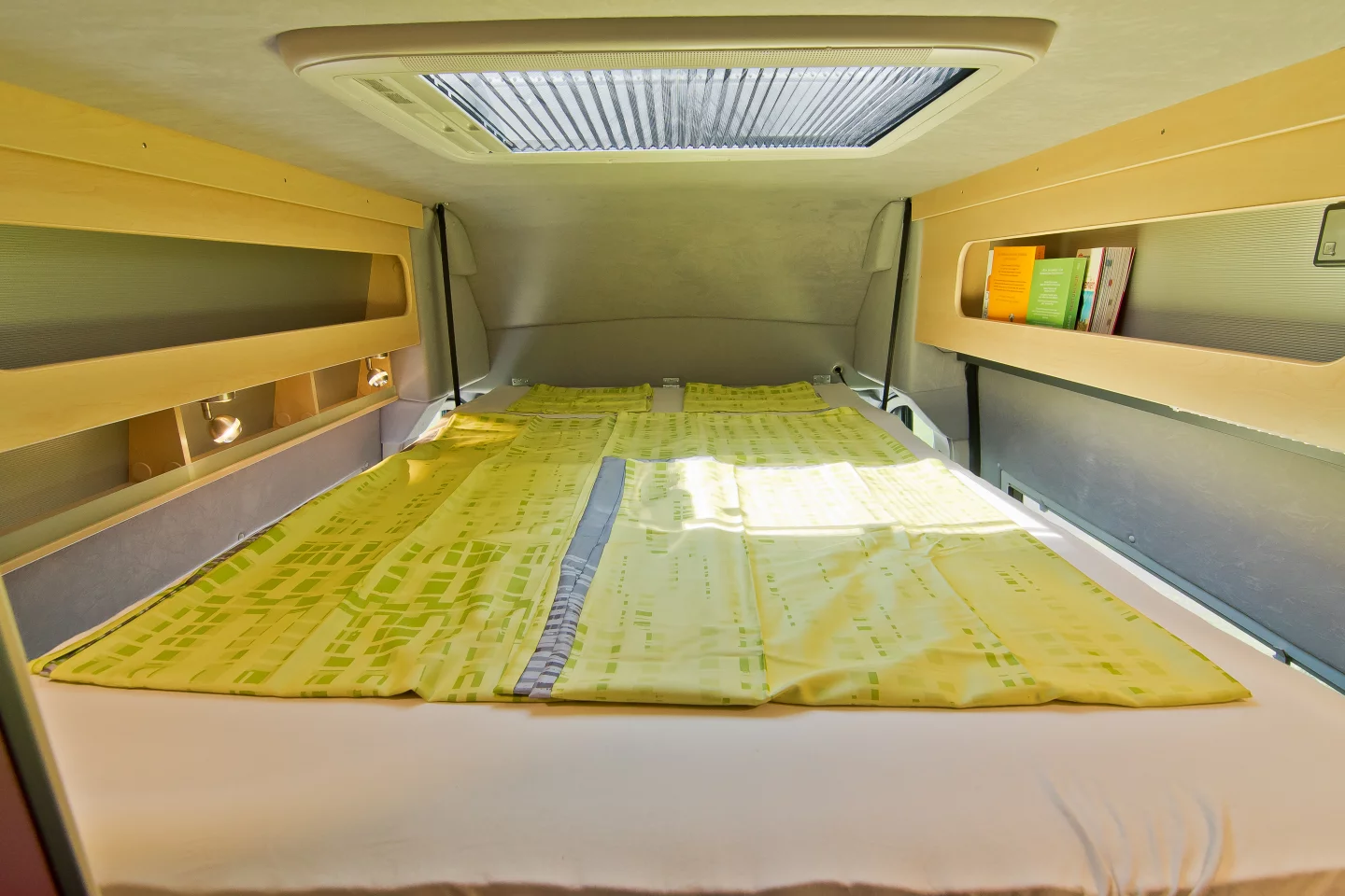 The bed includes a cold-foam mattress and Froli spring system