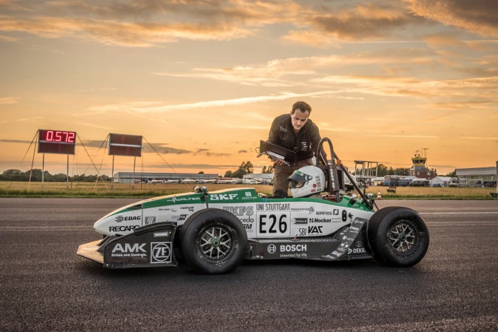 The University of Stuttgart's E0711-6 electric car puts its monstrous 1200 Nm of torque down through all four wheels ... immediately