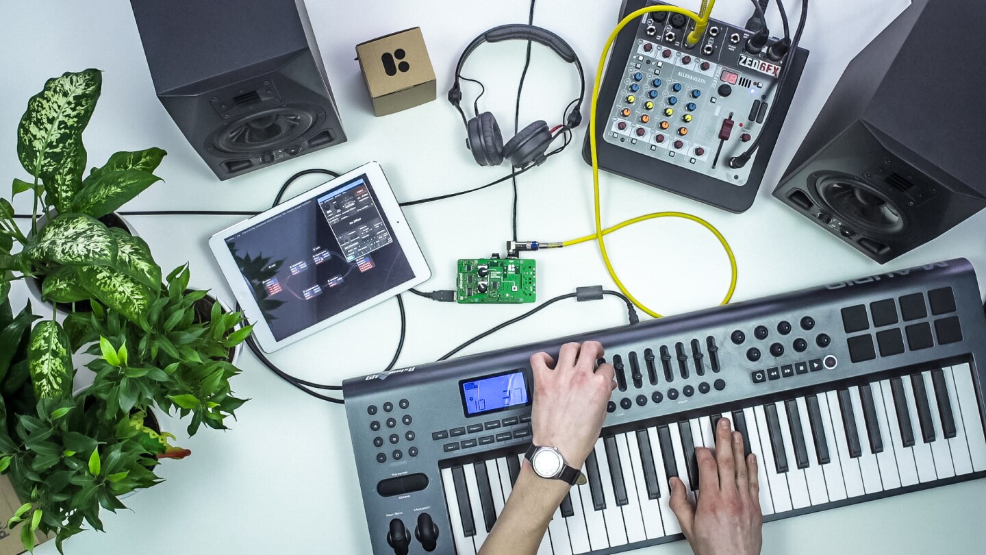 MIDI hardware can be connected to the pisound board via 5-pin DIN ports