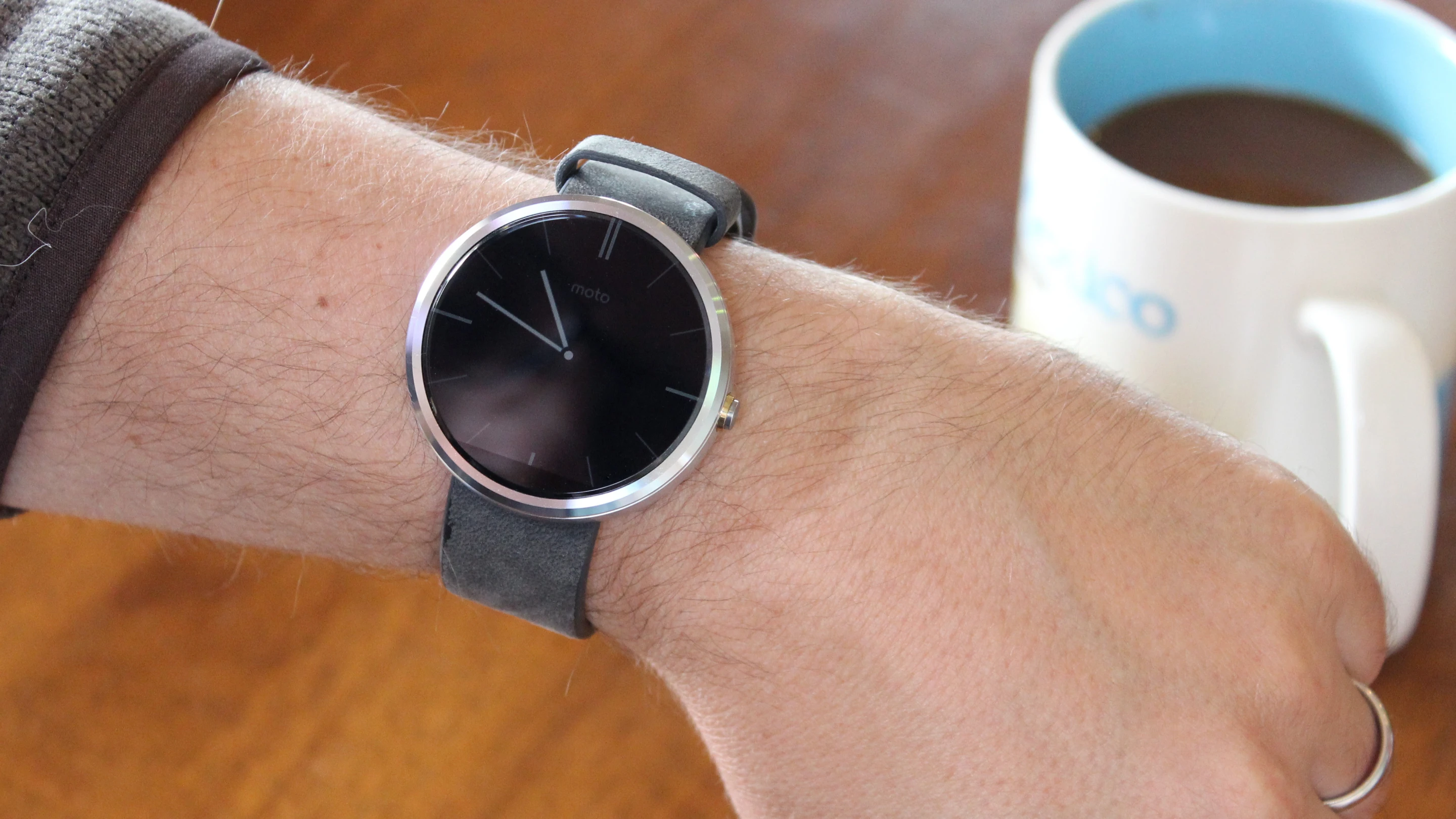 Moto 360 also comes with a chrome finish (Photo credit: Will Shanklin/Gizmag.com)