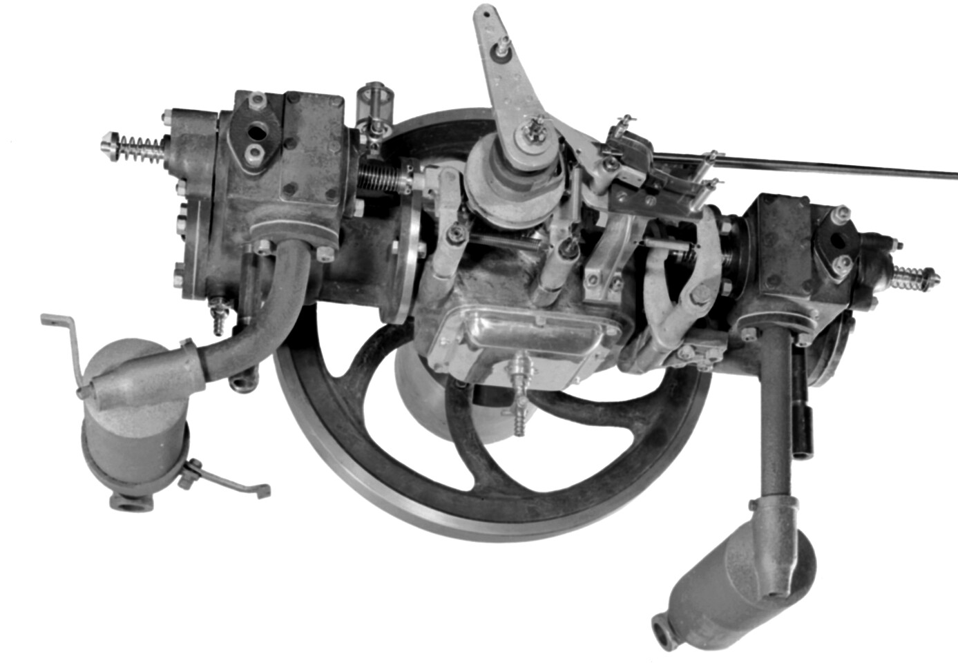 Karl Benz' Contra motor was the first boxer-type engine in automotive history, subsequently finding application in passenger cars, commercial vehicles and racing cars. This new engine produced 8 hp (5.9 kW) at 920 rpm, a substantial increase in torque and power compared to the single cylinder engines previously used.