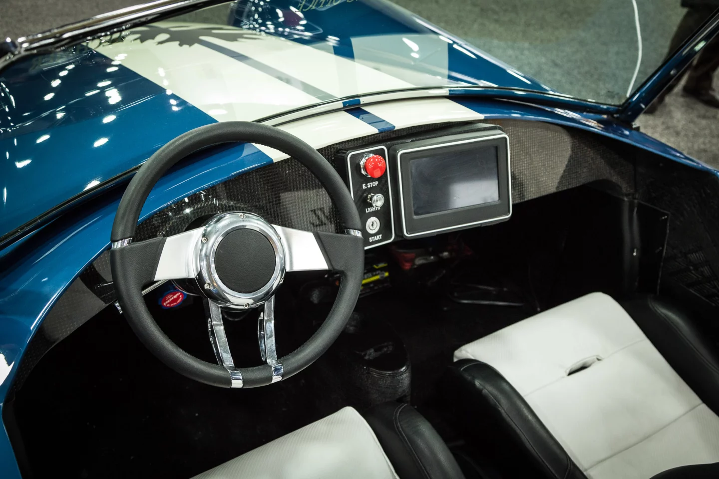 The ORNL Shelby Cobra's cockpit (Image: Loz Blain/Gizmag.com)