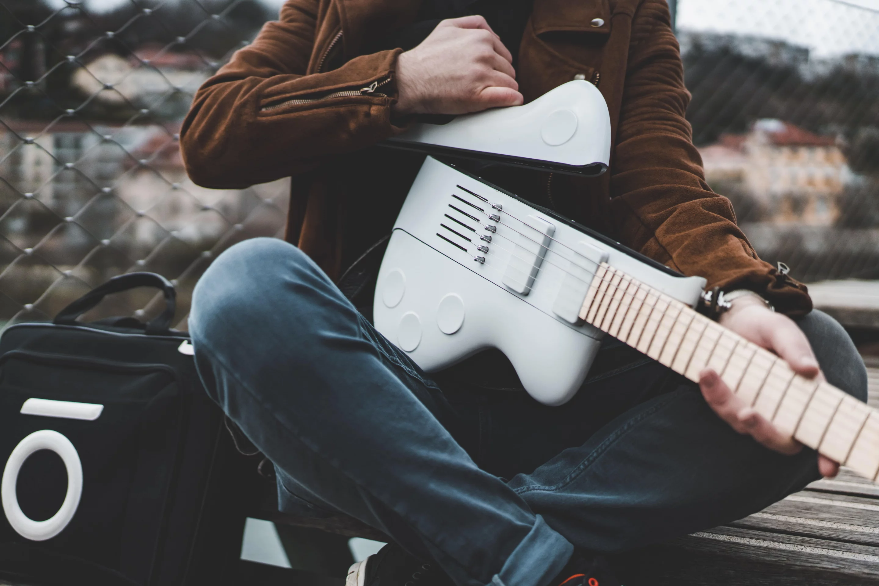 The Slite features an aluminum/wood core, plastic wings and a two-part maple neck