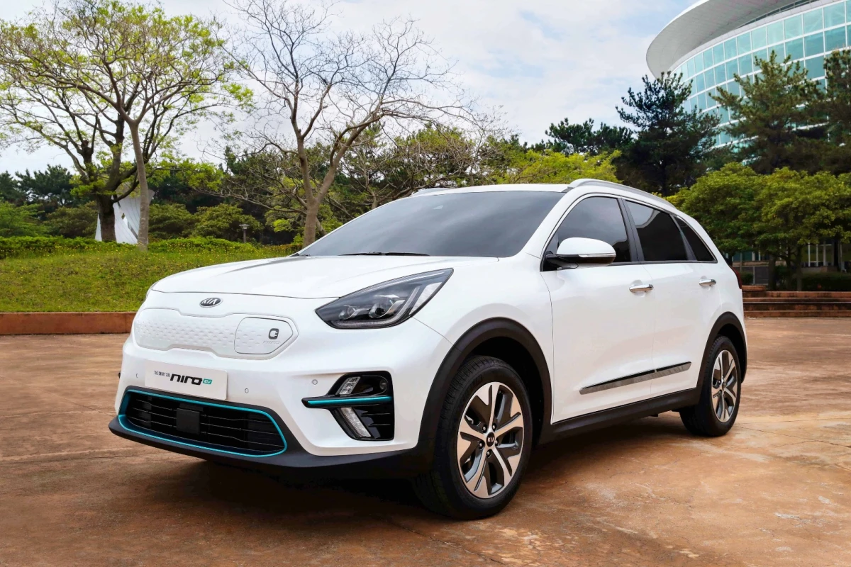 Kia says that the production Niro EV will have over 450 km (280 mi) of range per charge