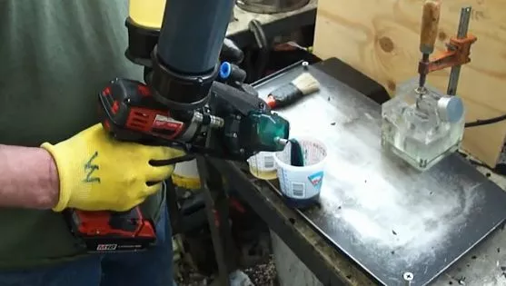 The Dra-gun can draw liquids from external containers, or from quick-release onboard bottles
