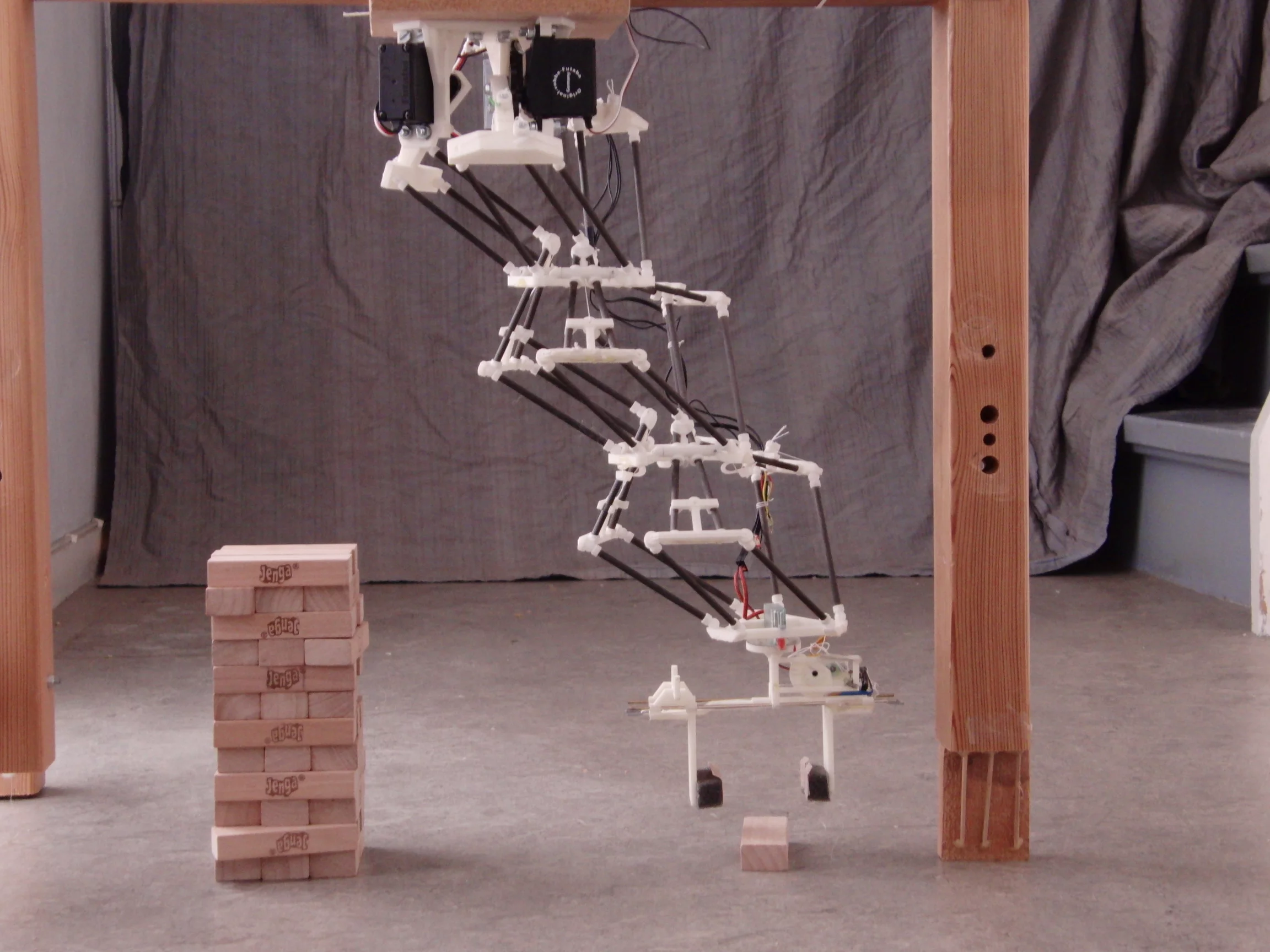 Multi-delta arms can move outside of standard delta work areas (Photo: Aad van der Geest)