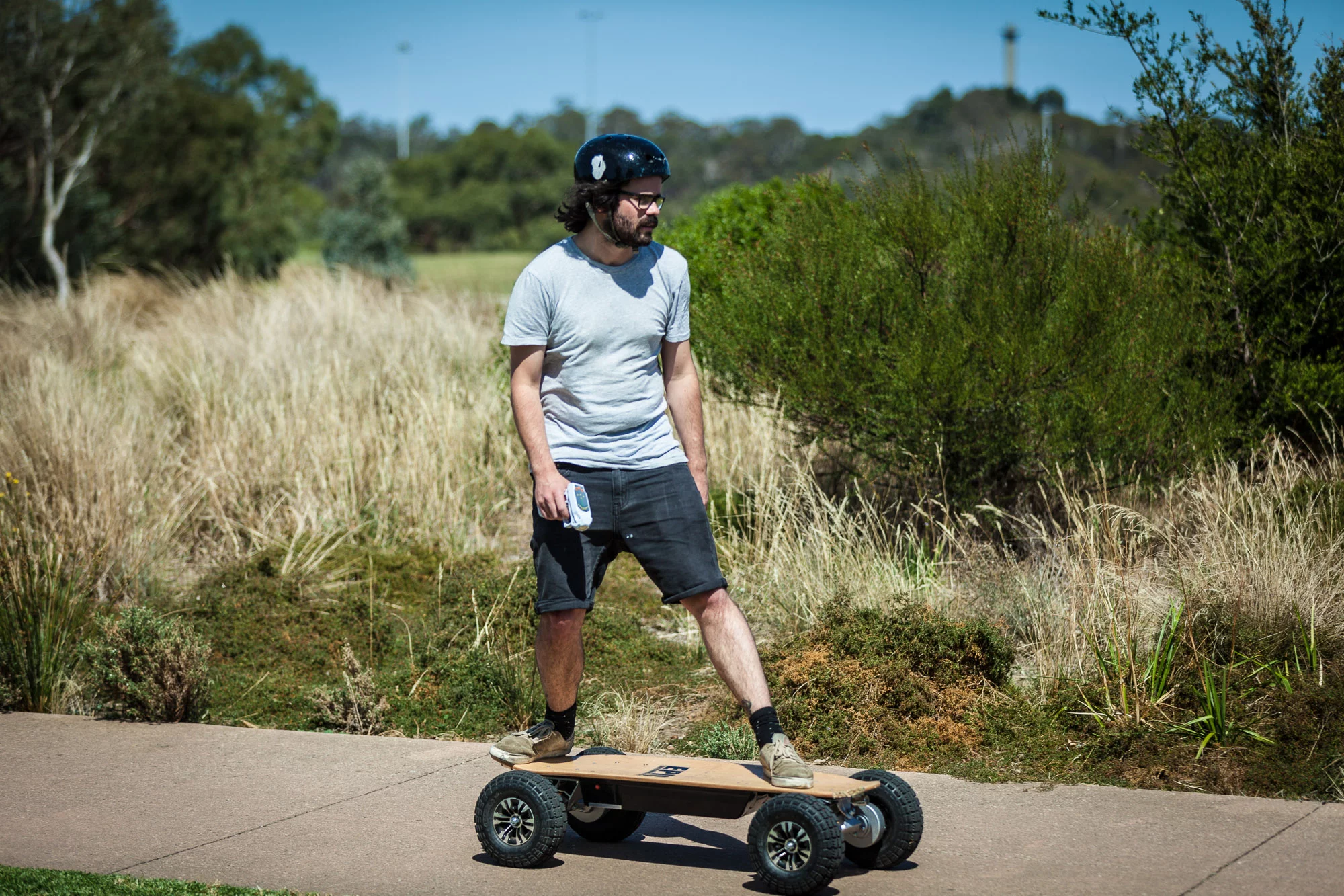 As is common with electric skateboards, the Dominator 3200 Pro is controlled by a simple gun controller (Photo: Loz Blain/Gizmag.com)