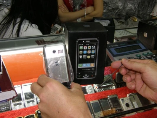 Check out the silver Apple logo on the back