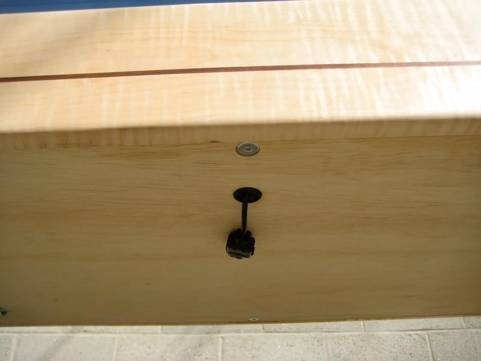 The table features a retractable cord underneath