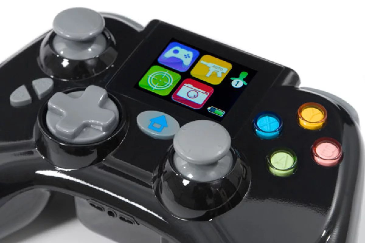 The Turbo Fire EVO Wireless Controller for Xbox 360 packs a 1.7-inch LCD display