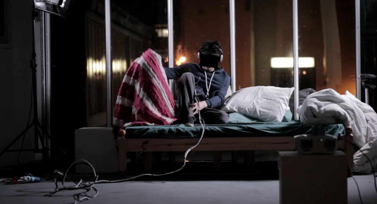British artist Mark Farid is pledging to spend 28 days isolated inside virtual reality