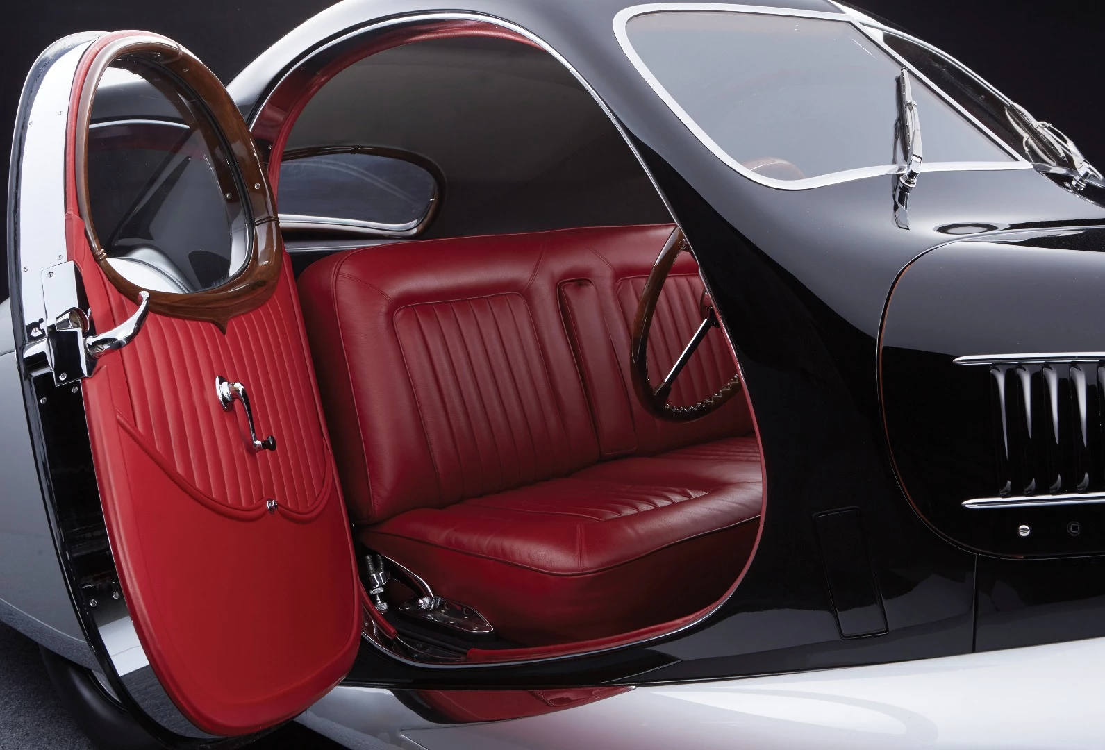 One of 14 extant 'Goutte d'Eau' Talbot-Lagos built by Paris-based Italian automotive couturier Giuseppe Figoni, this 1937 Talbot-Lago T150-C SS will be auctioned on May 27, 2017 at Villa Erba in Italy by RM-Sotheby's.