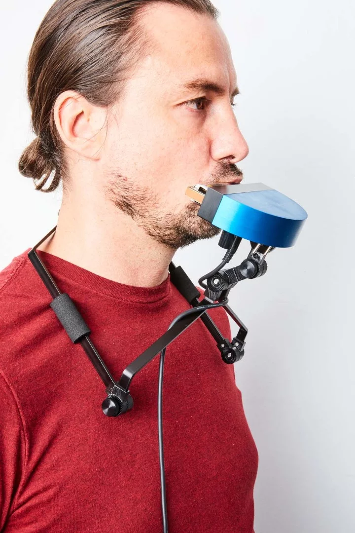 Solo performers can go hands-free with the addition of a Steady-Rack mount