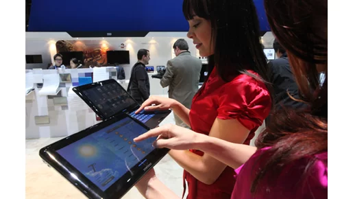 Onscreen touch typing or full keyboard efficiency - the PC 7 tablet at CES