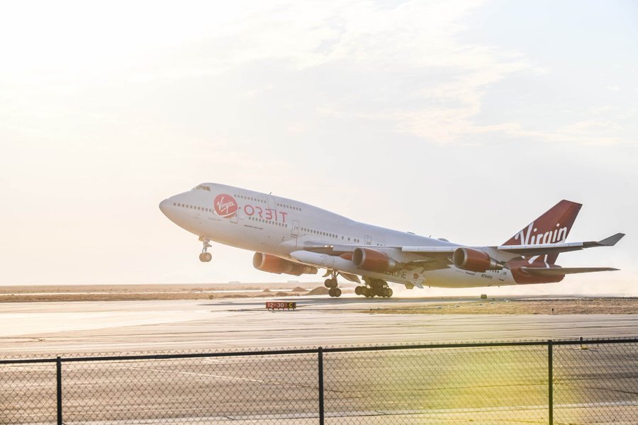 The Cosmic Girl mothership takes off