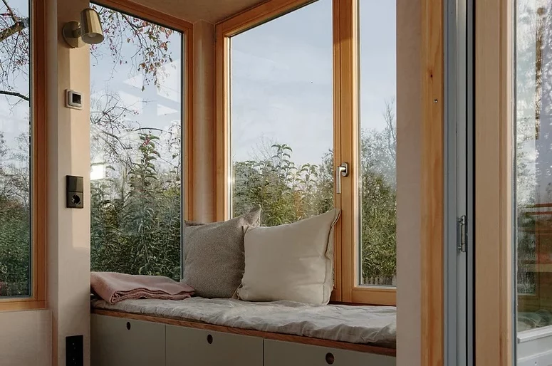 Lounge area with a panoramic window