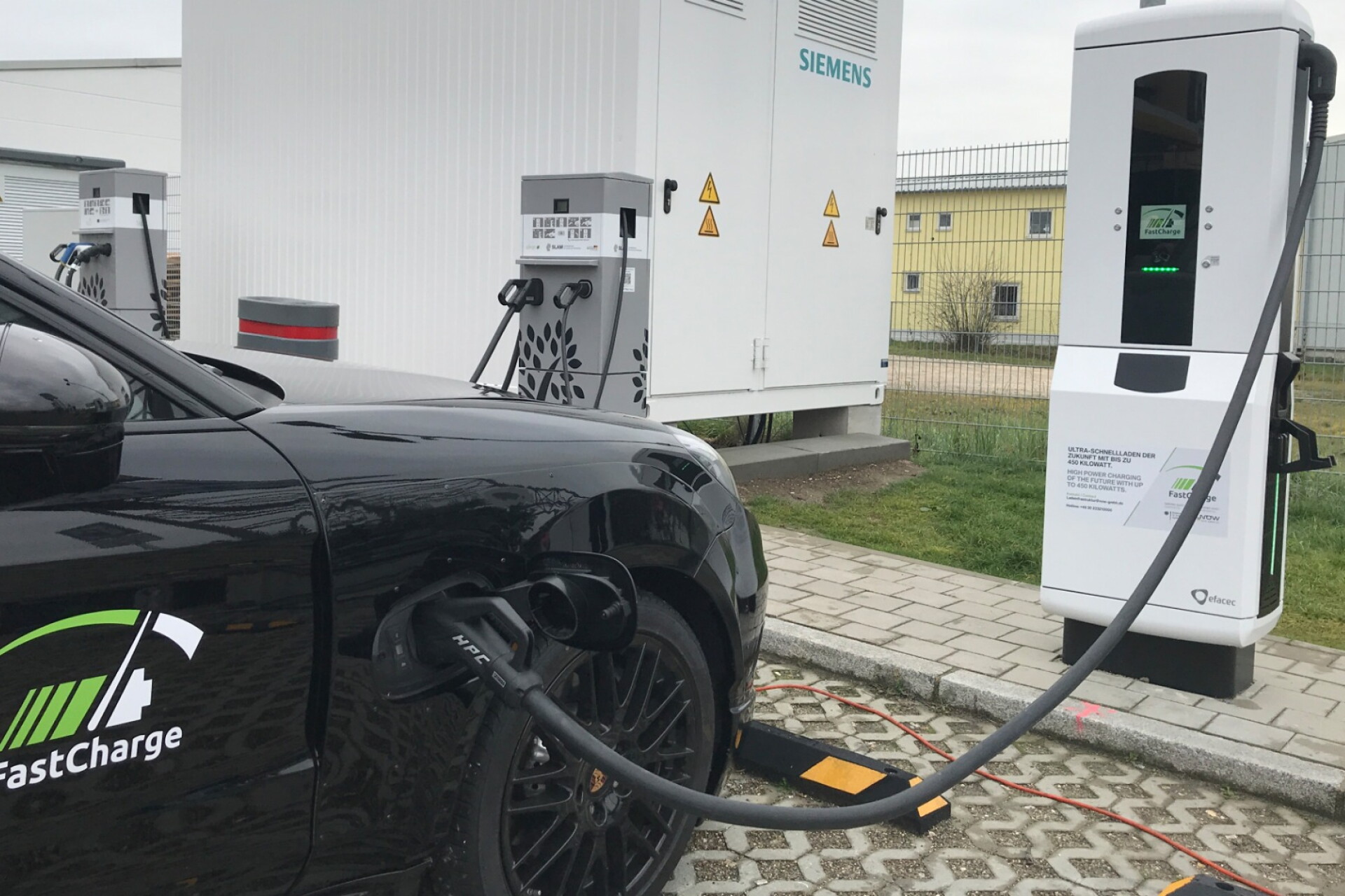 Porsche разработала новый вид топлива Porsche разработала новый вид топлива