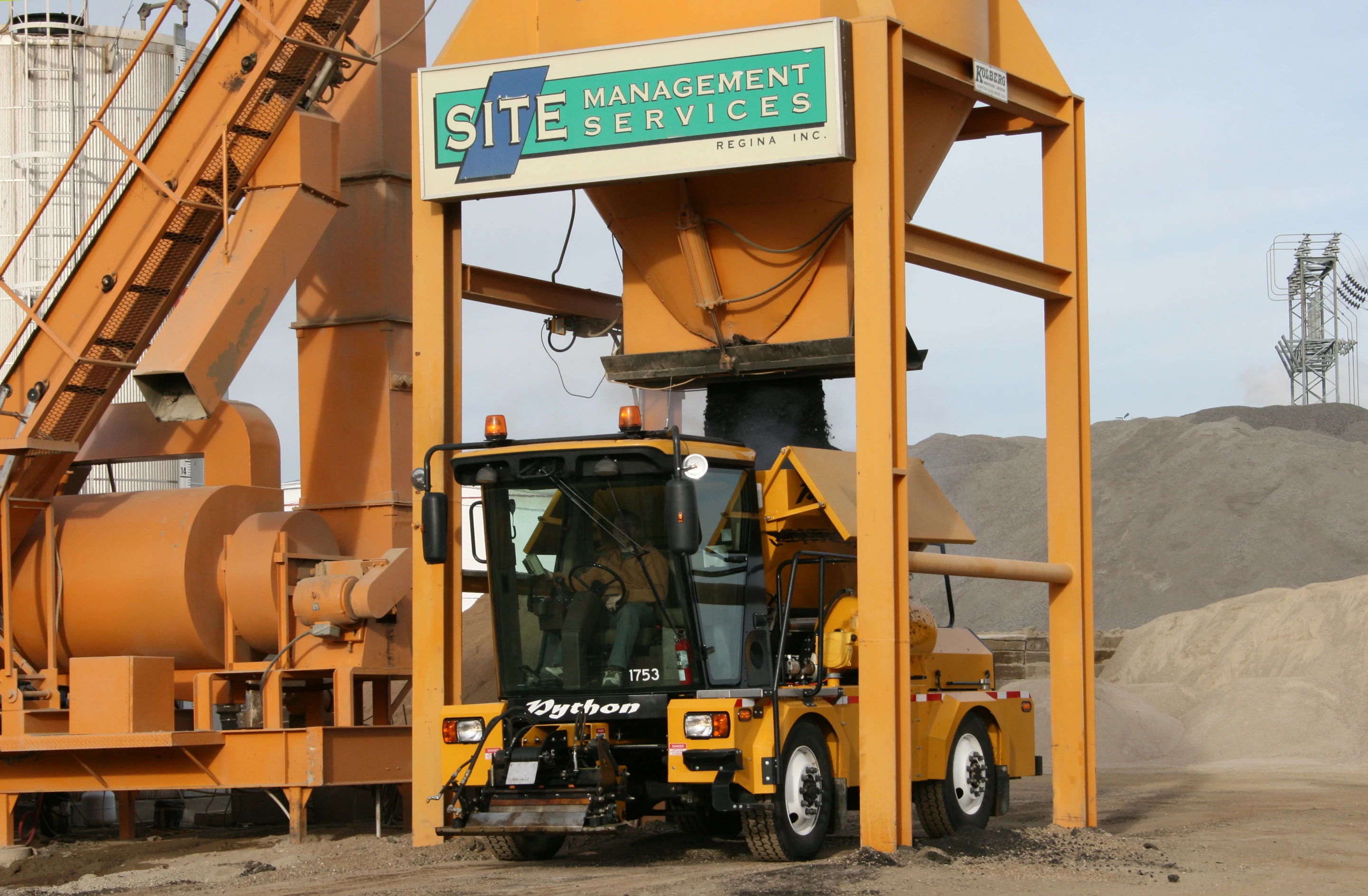The Python 5000 uses either hot or cold mix asphalt