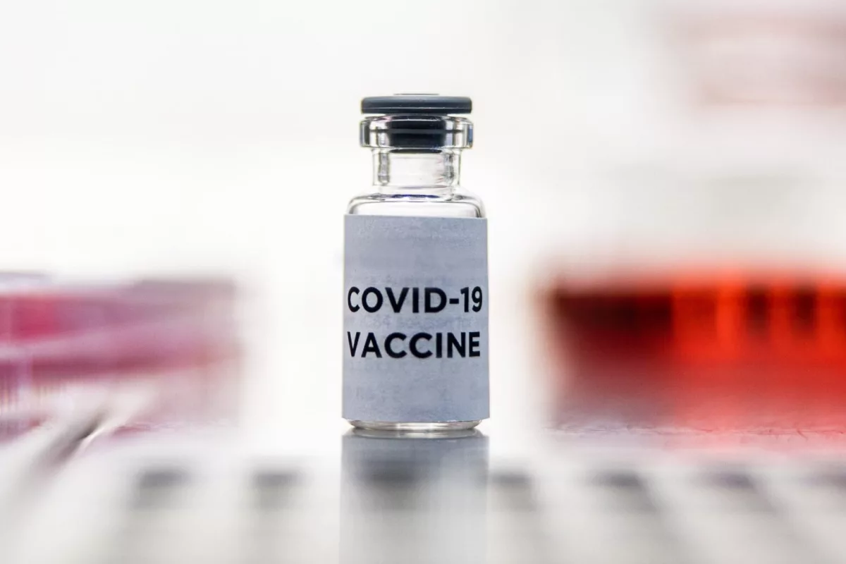 A new vaccine contains whole SARS-CoV-2 viral particles that have been chemically inactivated