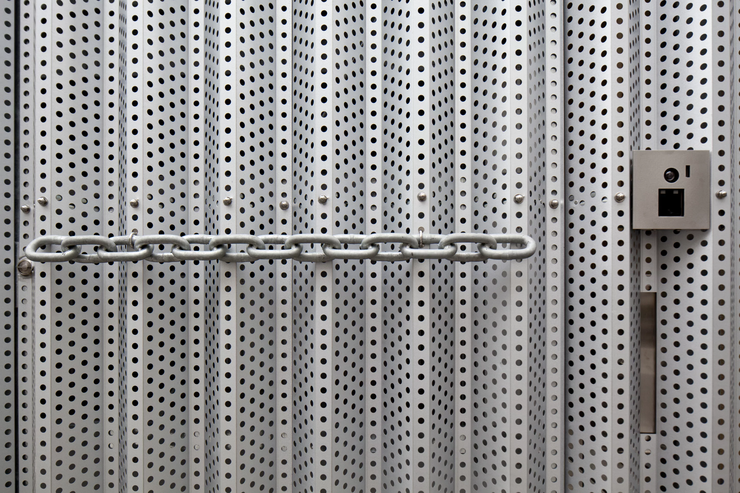 The steel exterior and chainlink door handle are not the most welcoming introduction to the Rooftecture OT2 house (Photo: Stirling Elmendorf)