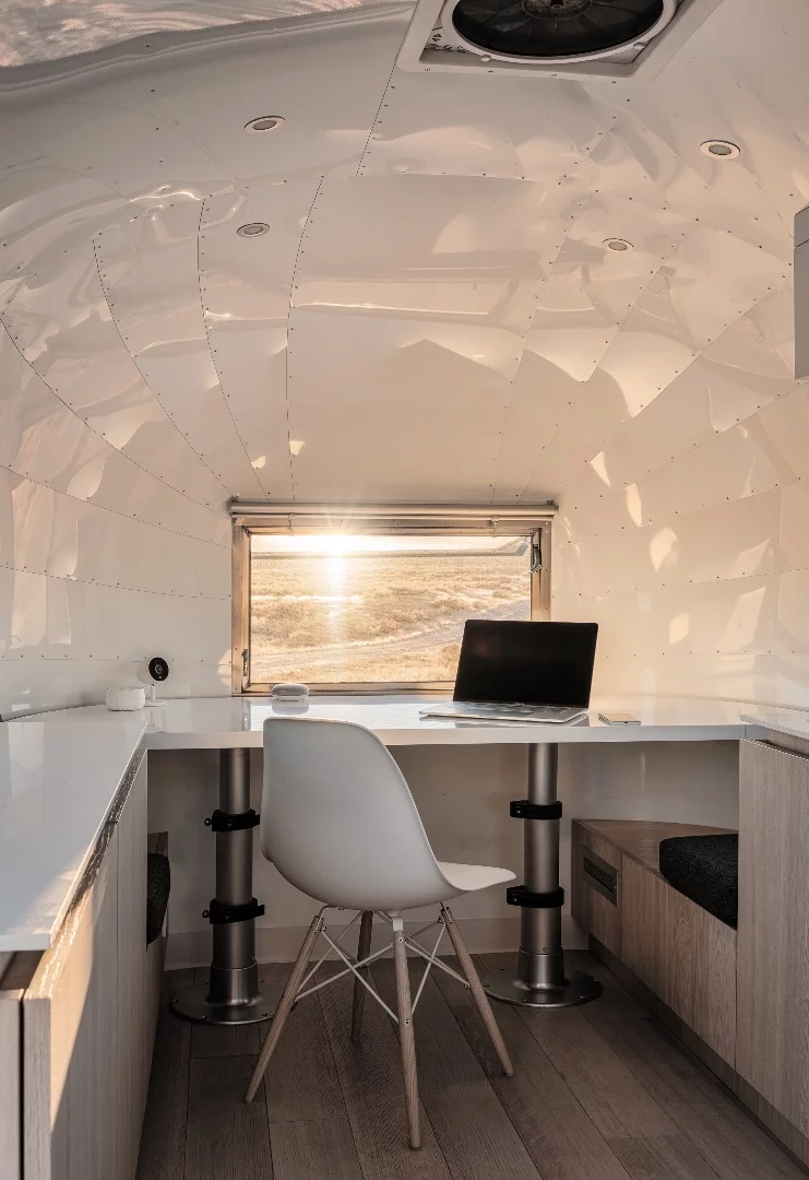 The Kugelschiff, shown with the desk in position