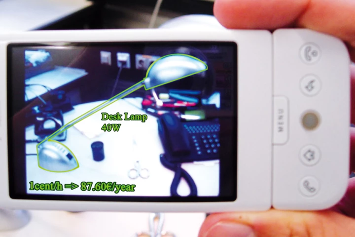 A mobile phone can be used to display and control the energy consumption of appliances (Image: Fraunhofer FIT)