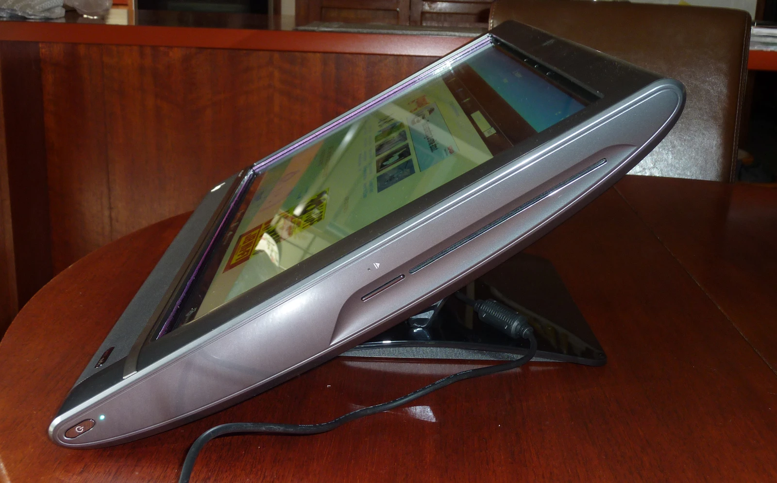 The HP TouchSmart 610-1030a in lowered position