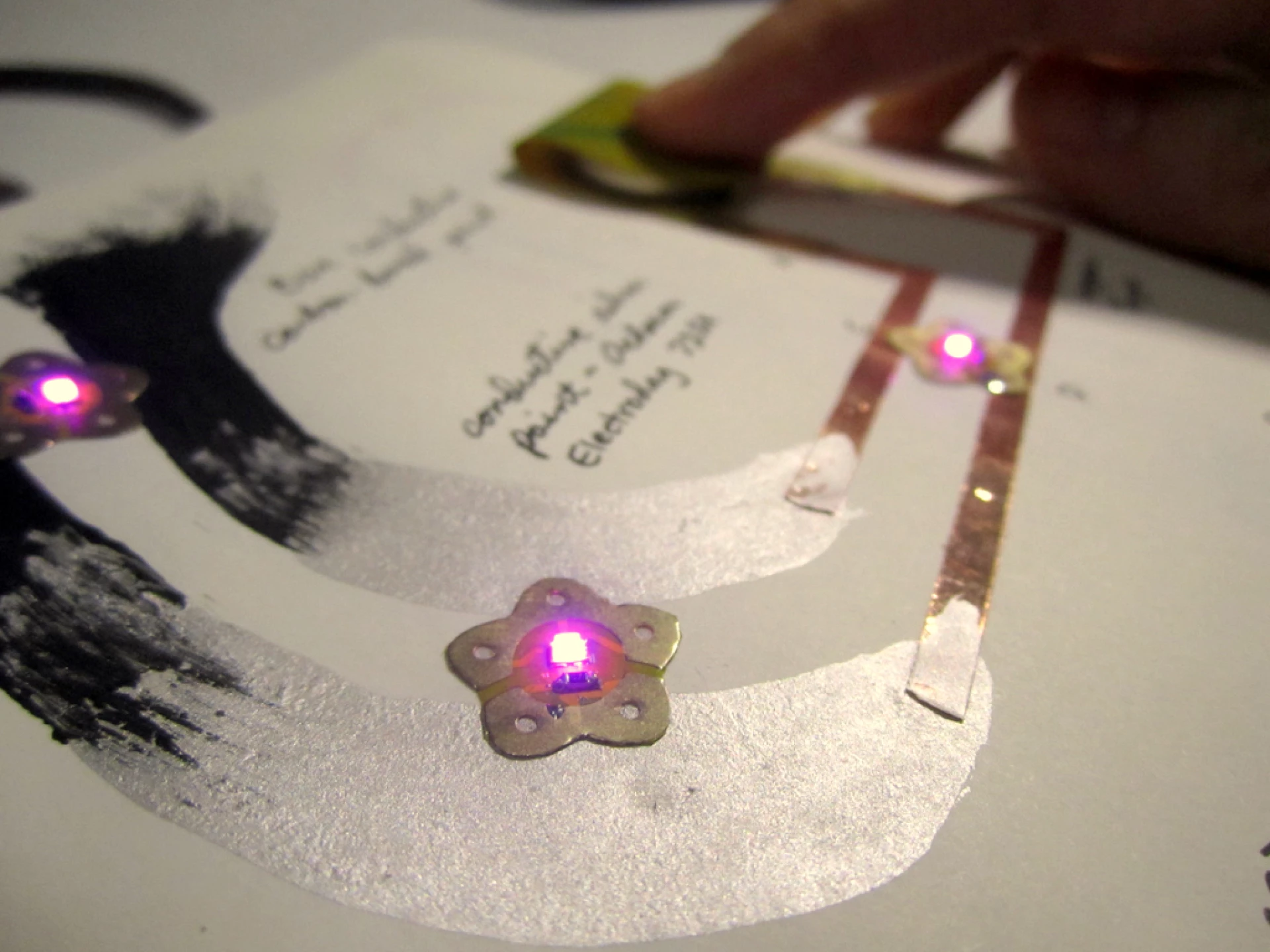 Chibitronics connects circuits with stickers for entertaining ...