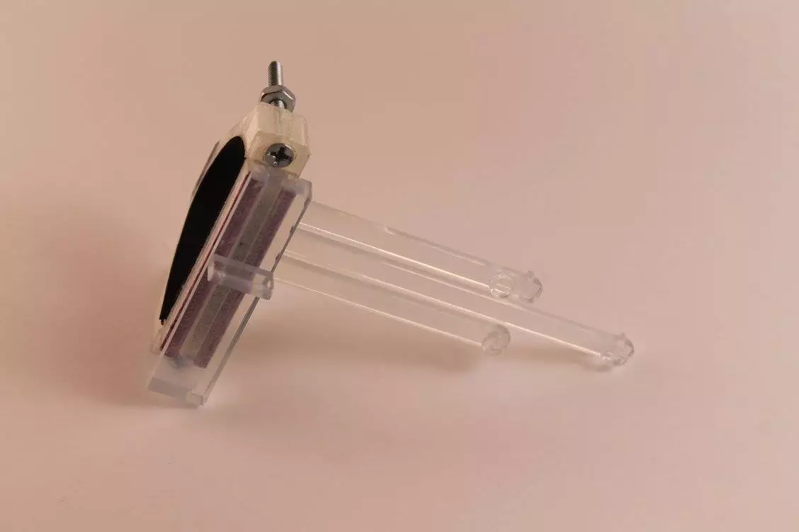 A D major chord insert in position on the system's collar and top plate