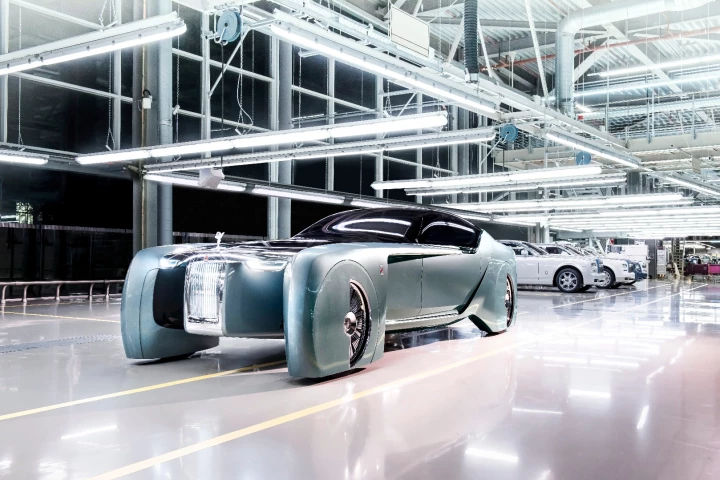 The Rolls Royce Vision Next 100 resembles a catamaran on wheels