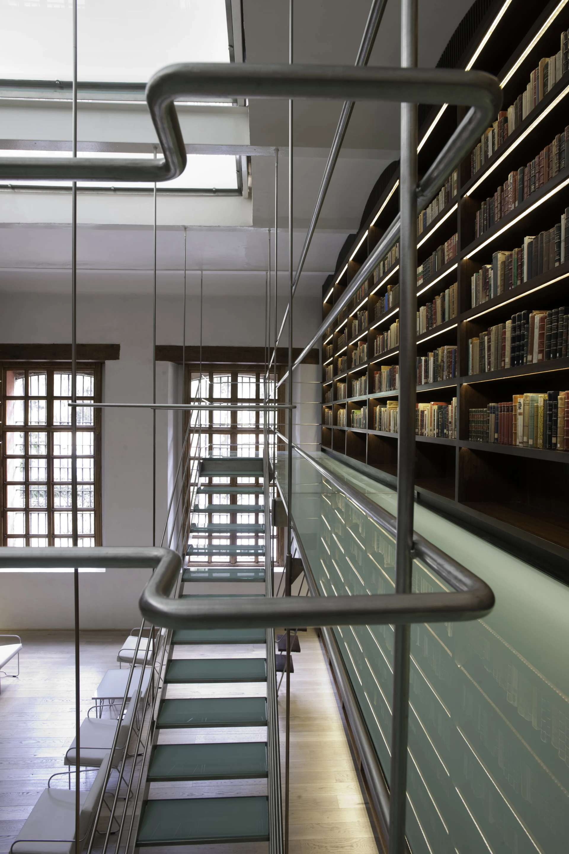 A series of tightly-packed skylights ensure that, during the hours of daylight, the library is positively bathed in natural illumination