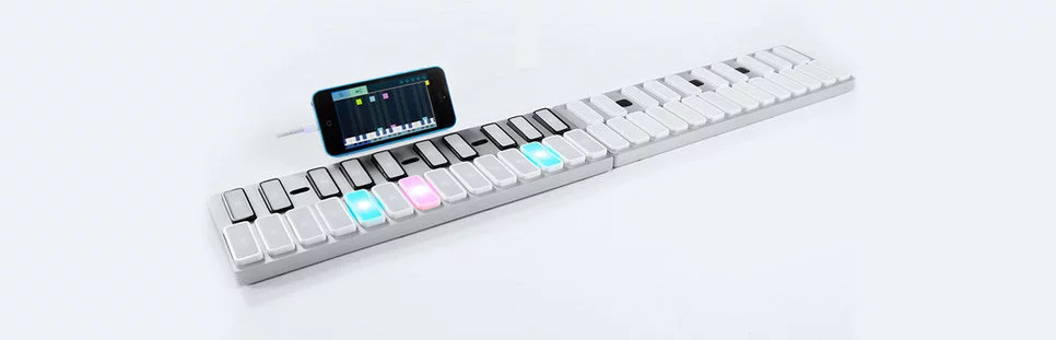 LED keys light up to indicate when different notes should be played, corresponding with floating icons onscreen