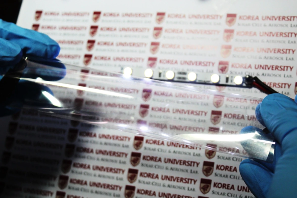 A new thin sheet combining high transparency and high conductivity could have future applications in touchscreens, solar cells and flexible displays