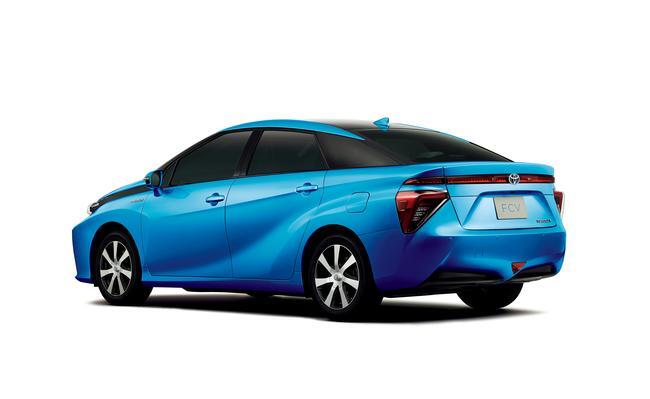 Toyota reveals the production Fuel Cell Sedan