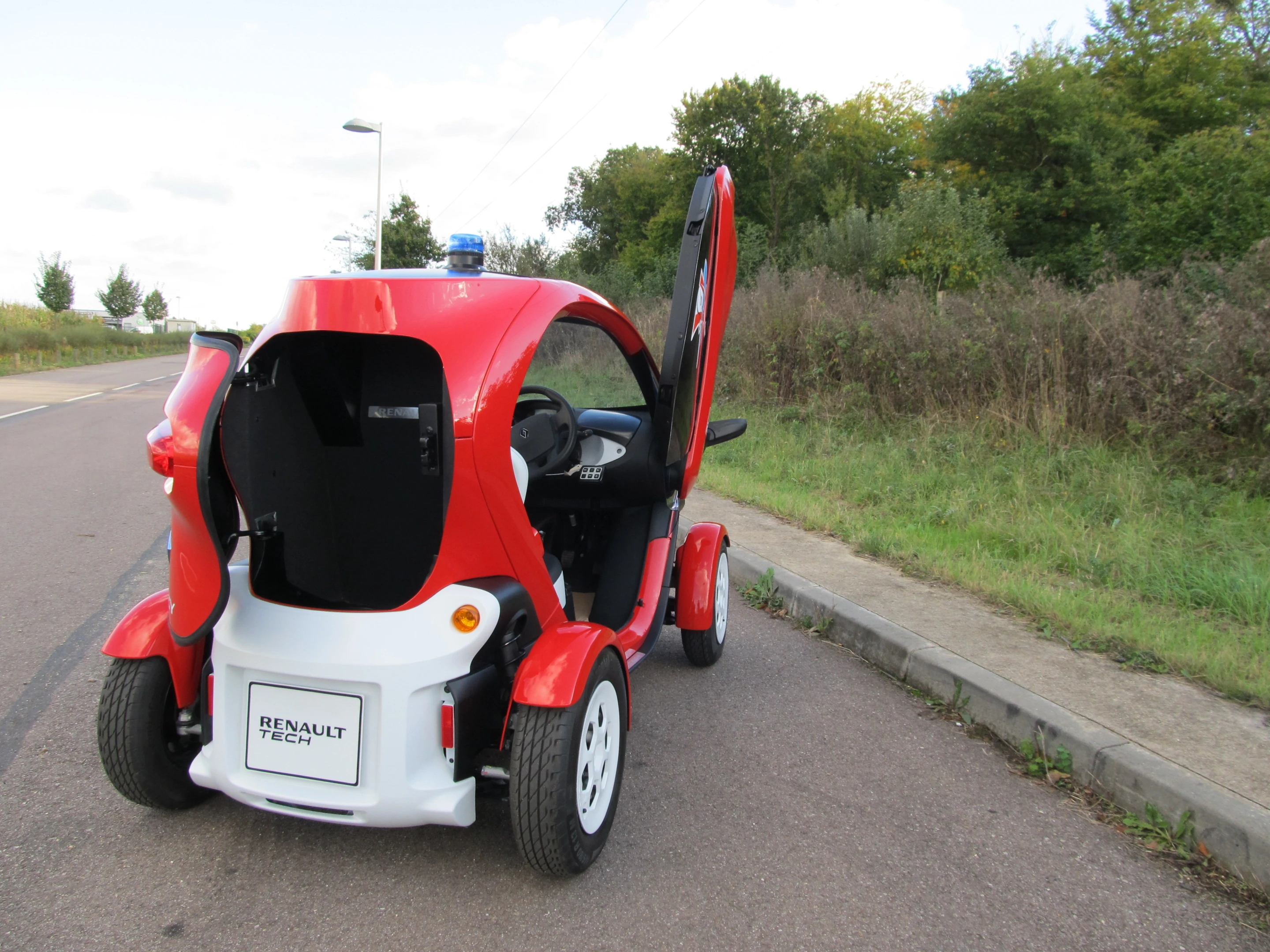 The Twizy's rear seat is replaced with a storage trunk