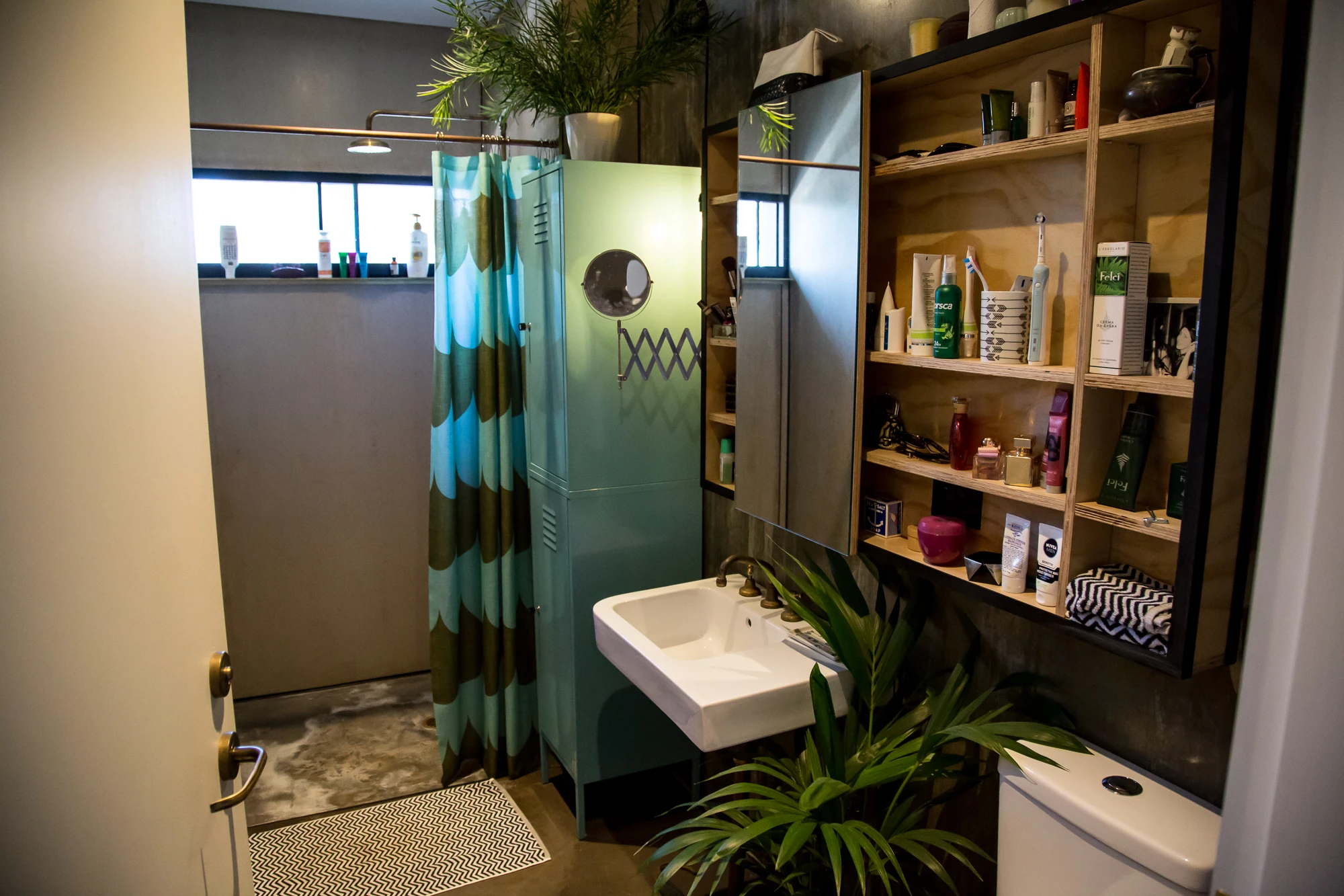 You won't find tiles in the kitchens and bathrooms and none of the metals used for fittings have been chromed, further reducing the carbon footprint of the construction (Photo: Nick Lavars/Gizmag.com)