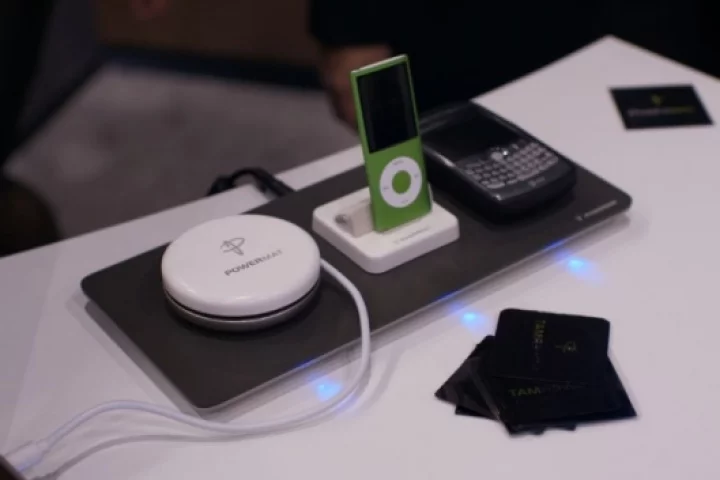 Powermat display at CES 2009