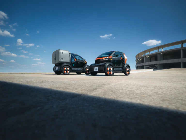 Mobilize Compact e-quad and minivan turn heads with vertical elytra doors