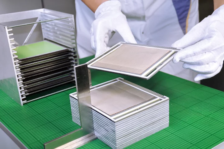 The cell stacks that are the heart of a home fuel cell system being developed by Fraunhofer (Photo: Fraunhofer IKTS)