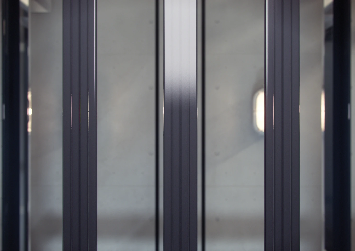 UltraRope is composed of a carbon fiber core, covered in a high-friction plastic coating