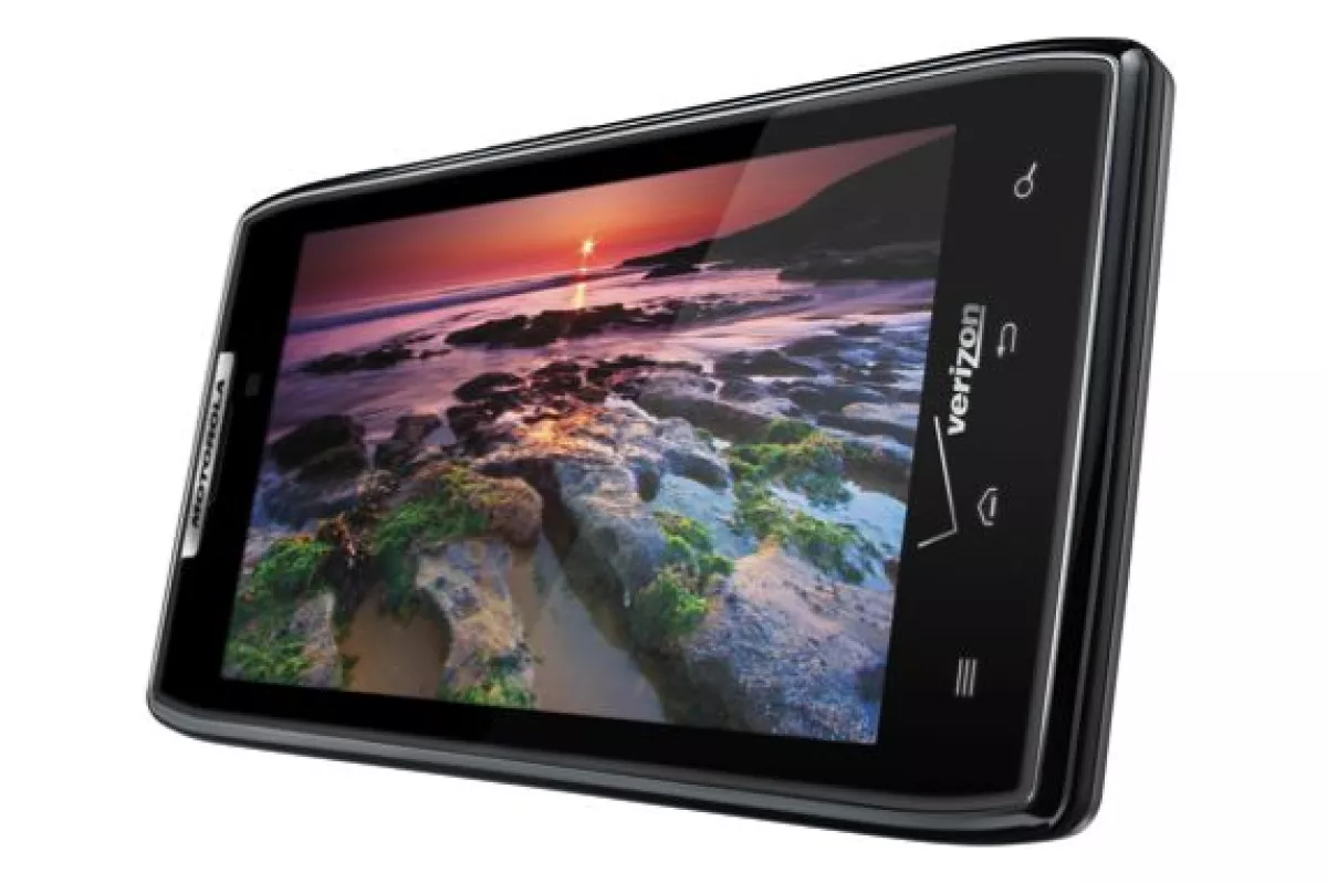 Motorola is bringing back the RAZR, as an incredibly thin smartphone