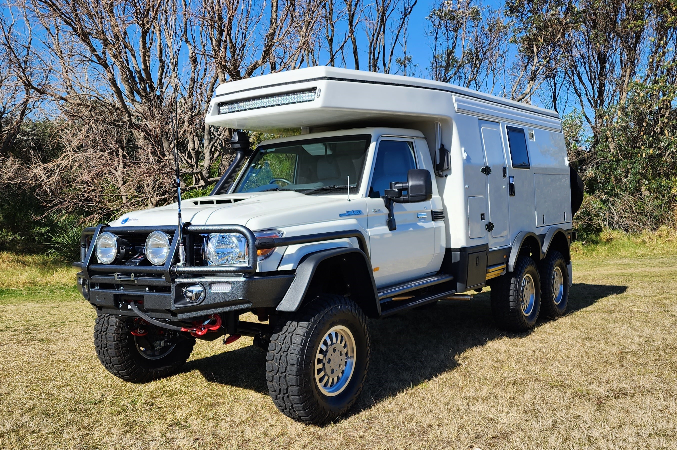 Toyota Land Cruiser offgrid camper goes extremer with 6x6 drive