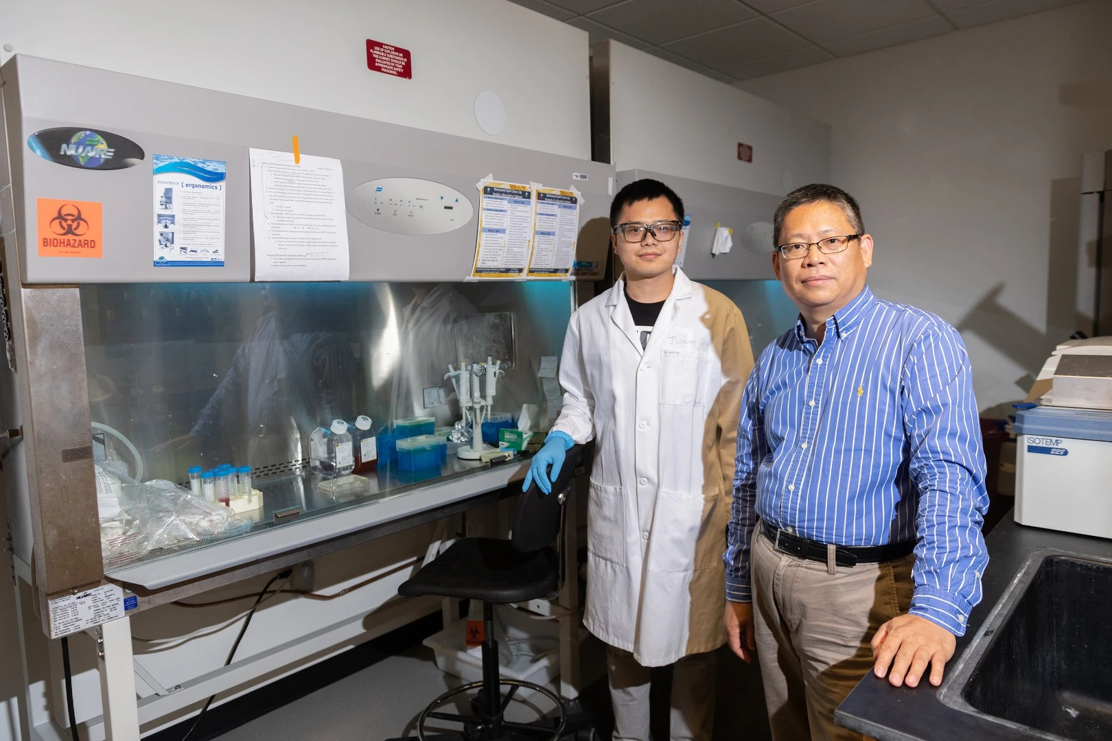 Jichuan Qiu and Younan Xia, two of the researchers on the study