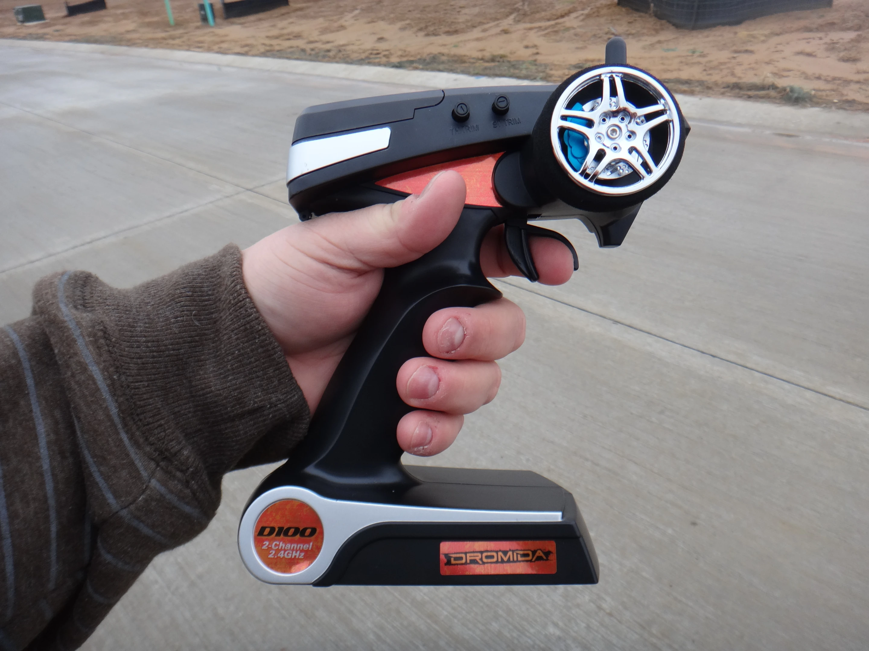 The transmitter's controls are pretty standard, with a small wheel on the side for steering and a trigger for controlling its motion forward and backwards, as well as braking
