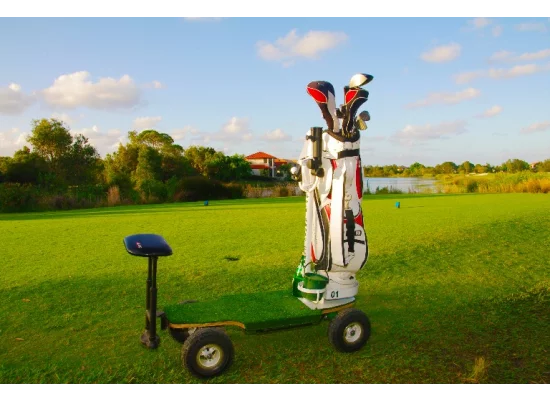 The vehicle's 1000 W brushless motor is powered by an 18 Ah battery which according to the company can be fully charged in 3.75 hours, enough for 27 holes of golf