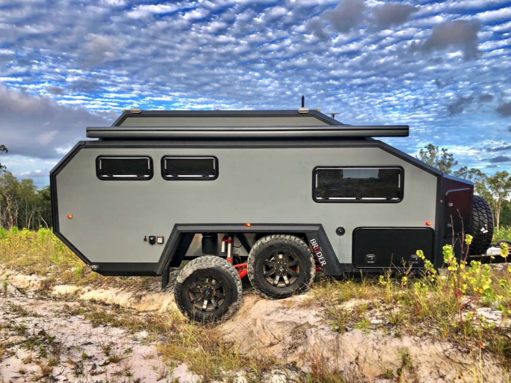 The adjustable suspension with dual remote canister monotube shocks at each wheel helps the EXP-6 GT maintain contact with the ground for a more comfortable, stable ride